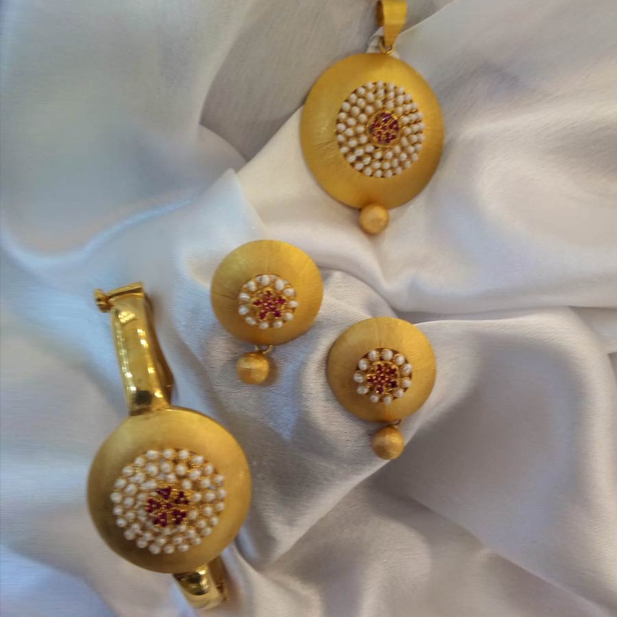 Antique ring design in vadodara | Antique set showroom in vadodara | Antique pendant set in vadodara | Antique jewellery showroom in vadodara | Antique jewellery showroom near me | Antique jewellery shop in vadodara